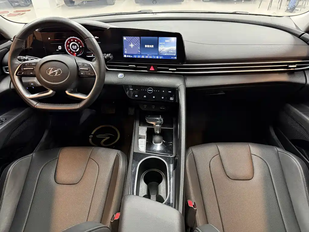 Hyundai Elantra — фото 11