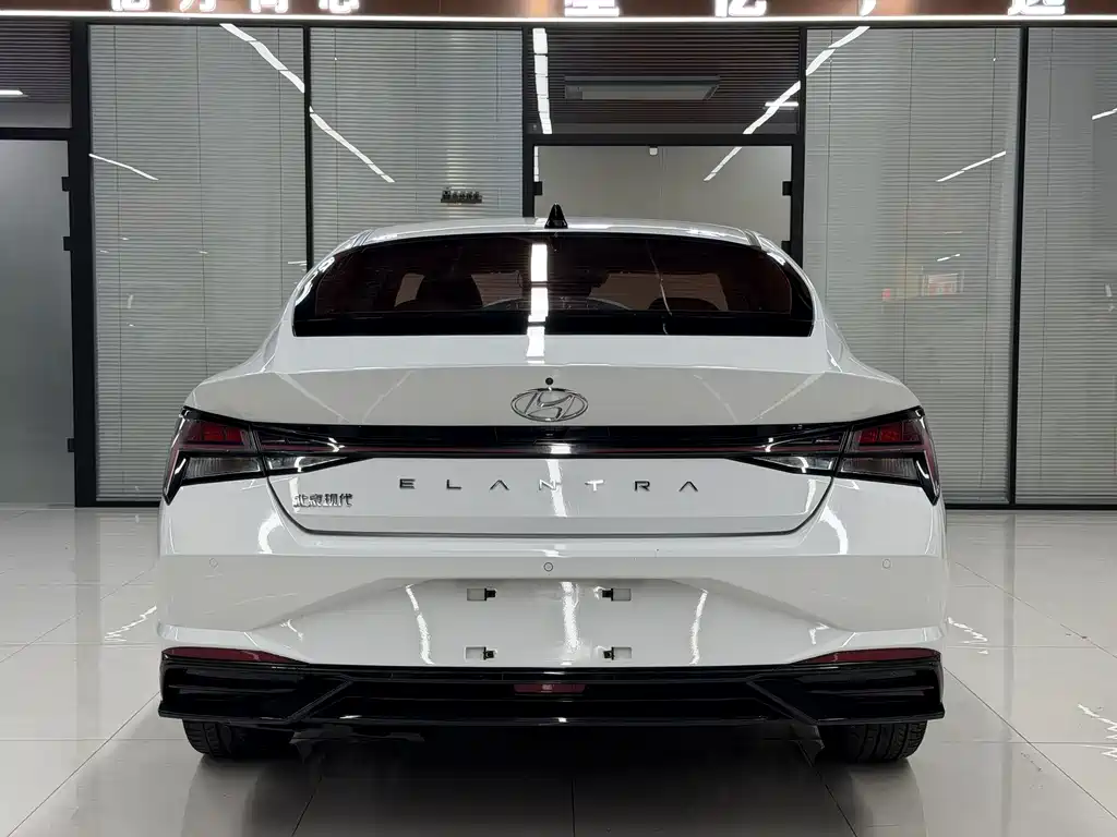 Hyundai Elantra — фото 20