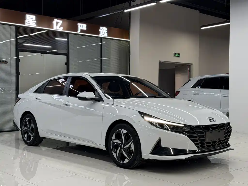 Hyundai Elantra — фото 3