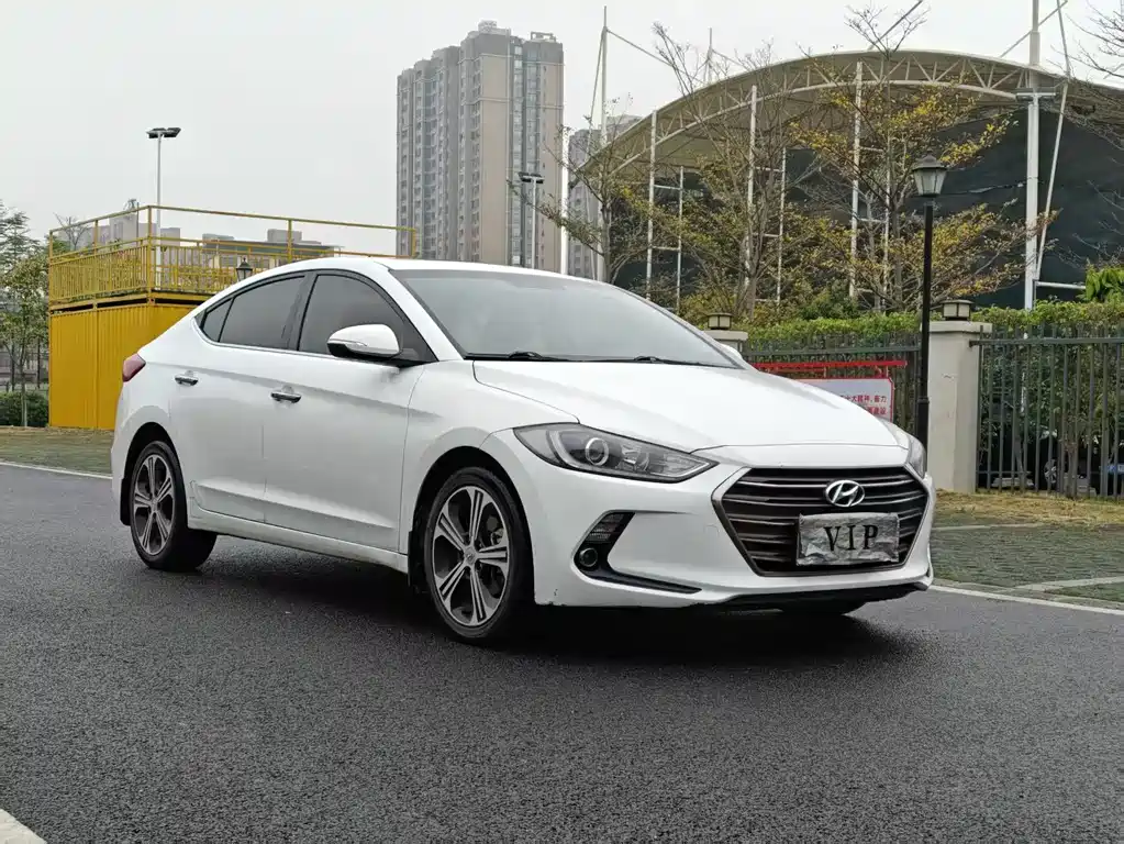 Hyundai Elantra — фото 3