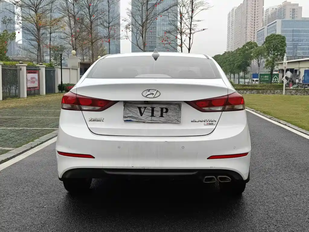 Hyundai Elantra — фото 9