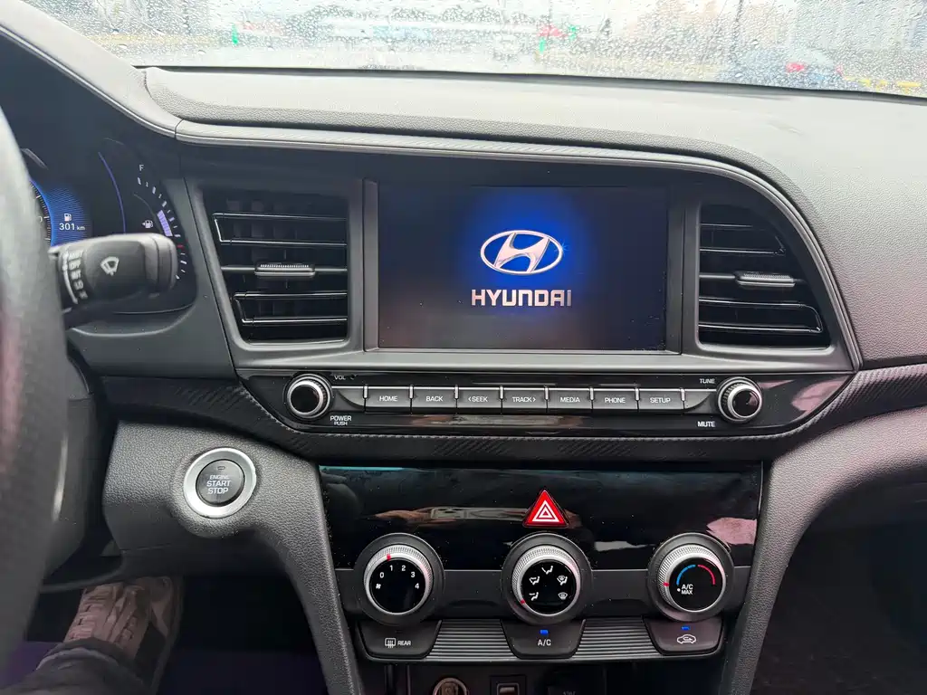 Hyundai Elantra — фото 13