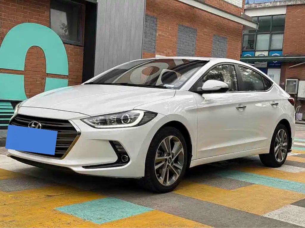 Hyundai Elantra — фото 3