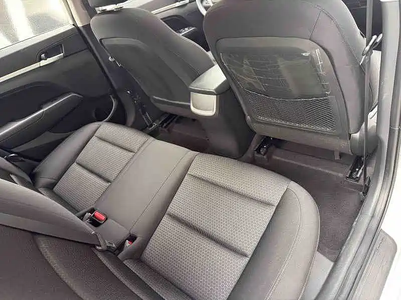 Hyundai Elantra — фото 10
