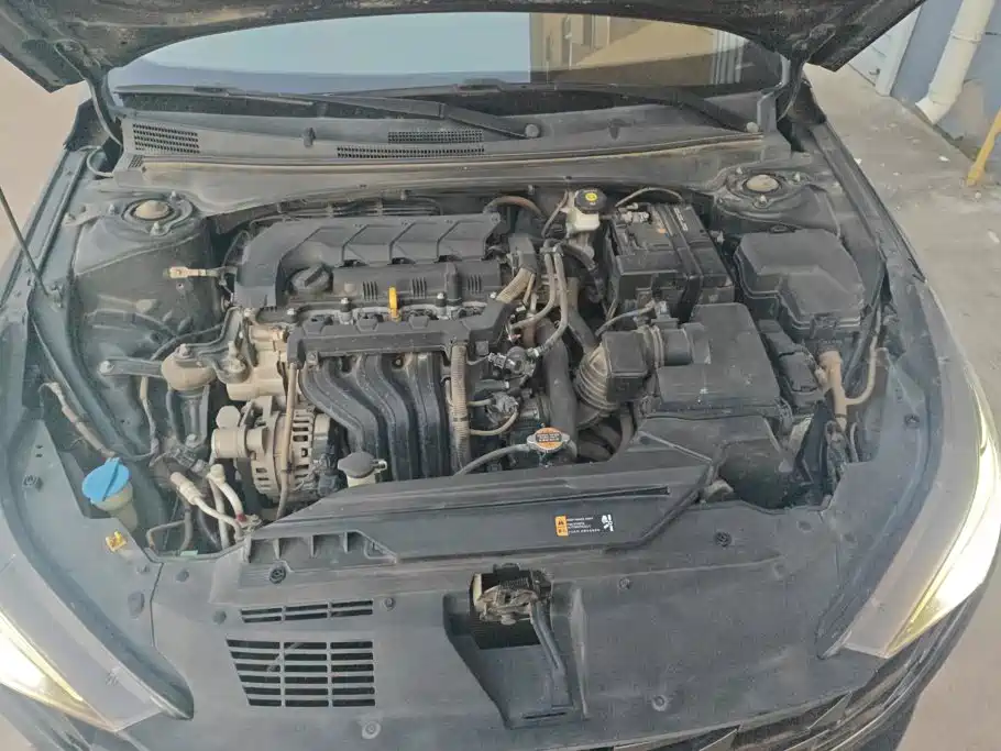 Hyundai Elantra — фото 10