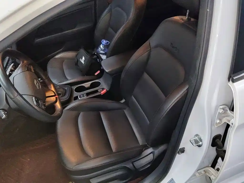 Hyundai Elantra — фото 15
