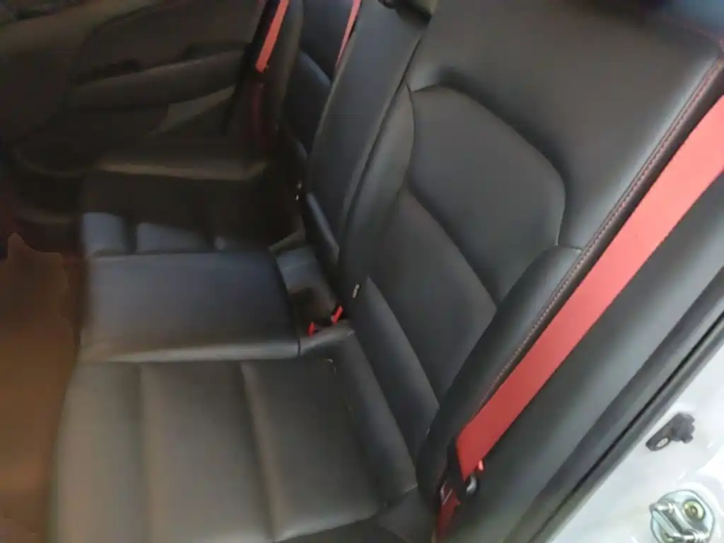 Hyundai Elantra — фото 17
