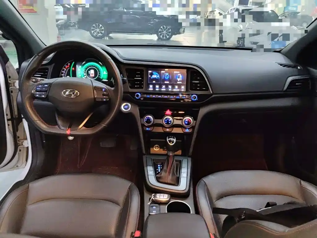 Hyundai Elantra — фото 10