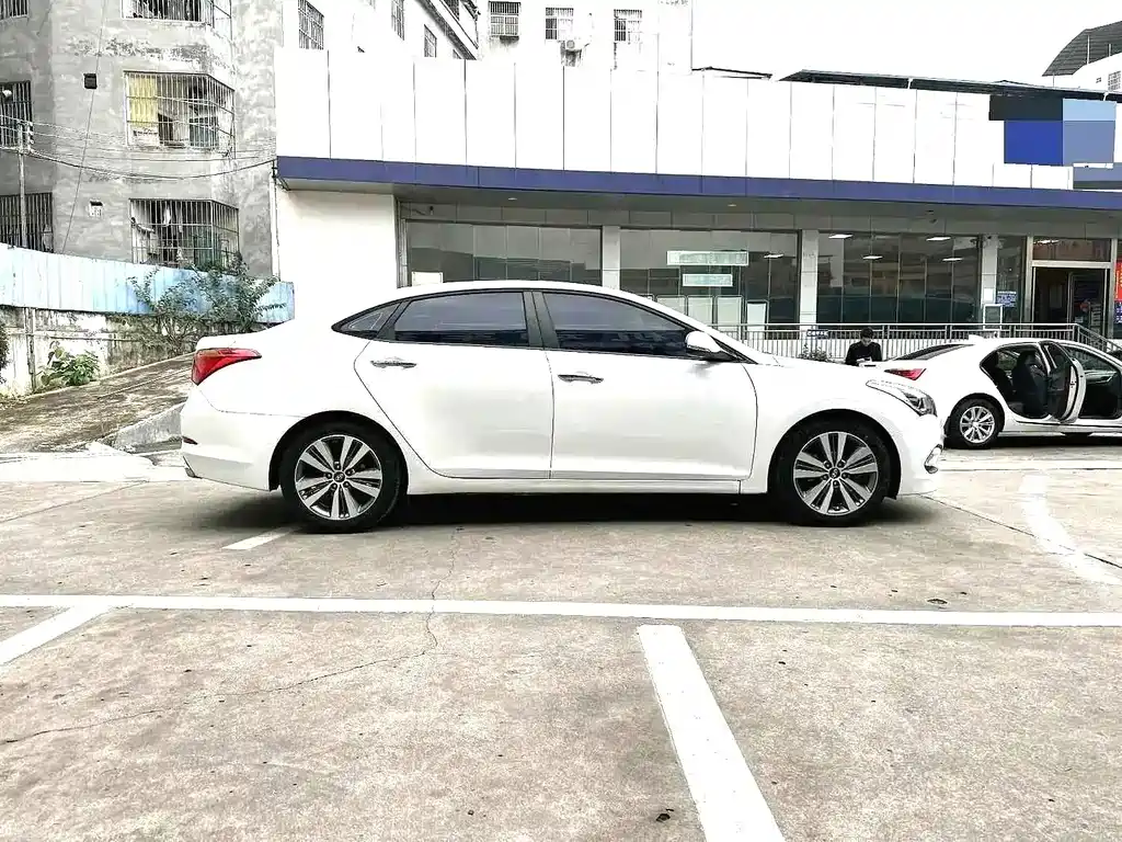 Hyundai Mistra — фото 7