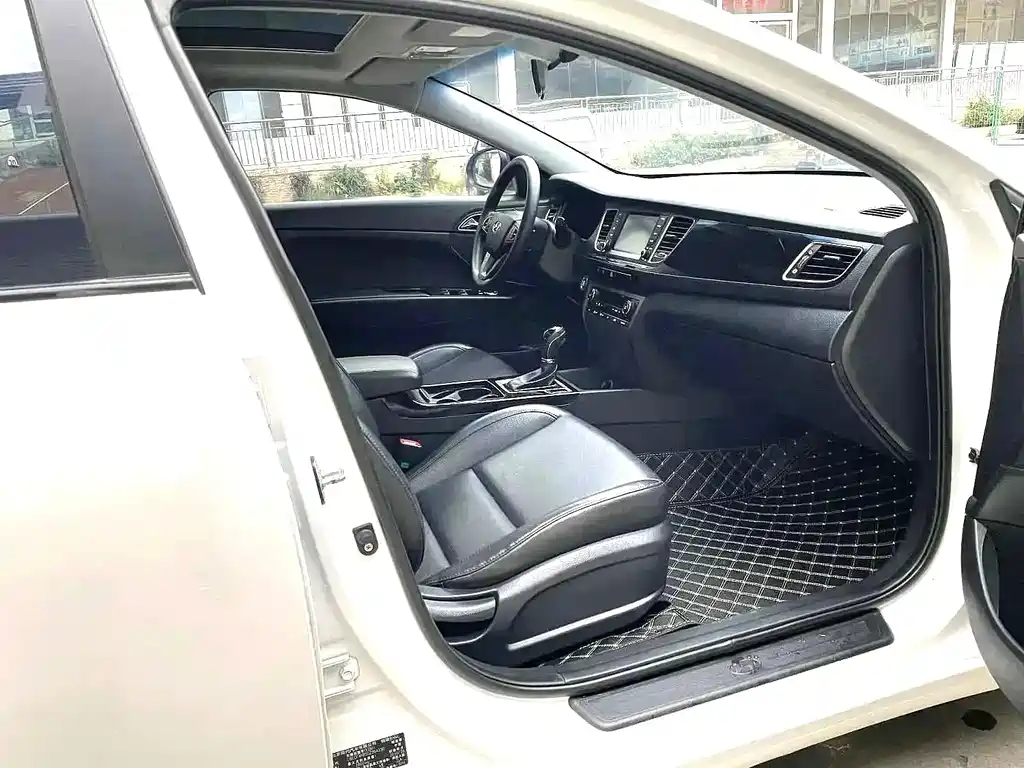 Hyundai Mistra — фото 10