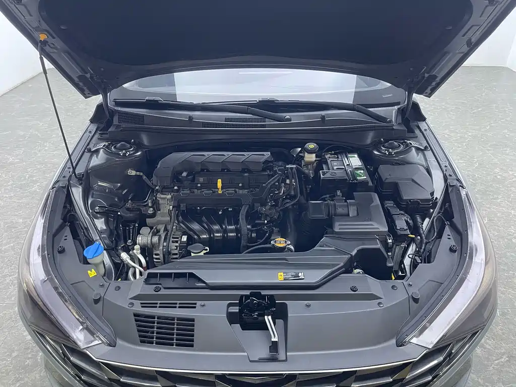 Hyundai Elantra — фото 17