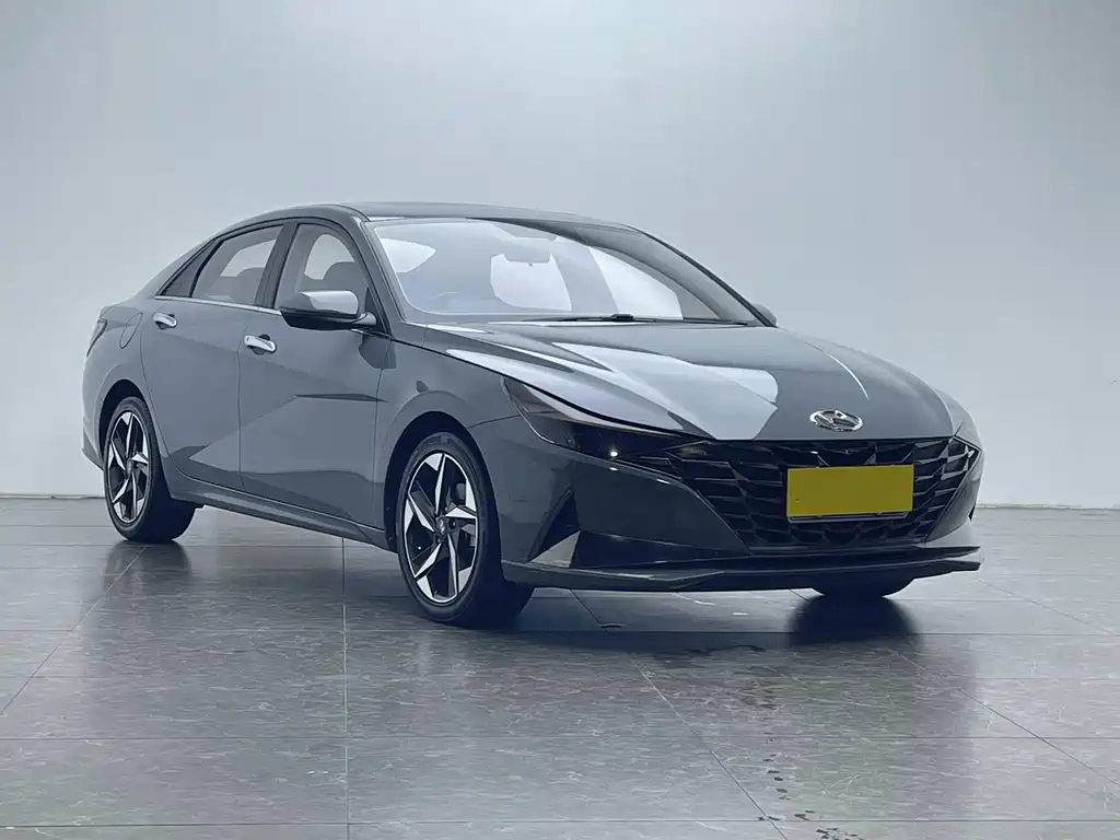 Hyundai Elantra — фото 20