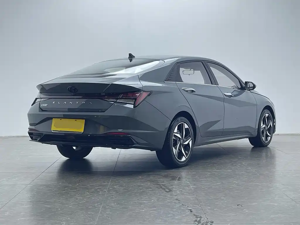Hyundai Elantra — фото 3