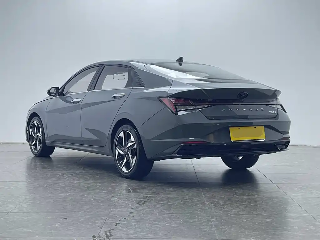 Hyundai Elantra — фото 21