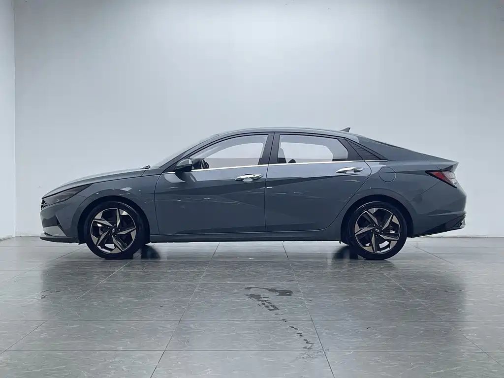 Hyundai Elantra — фото 6