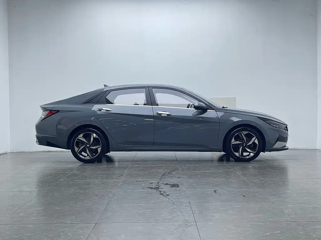 Hyundai Elantra — фото 7