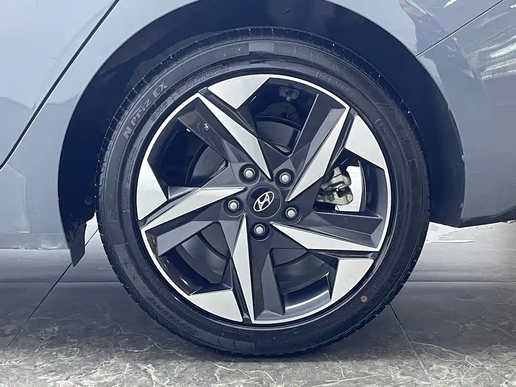 Hyundai Elantra — фото 8
