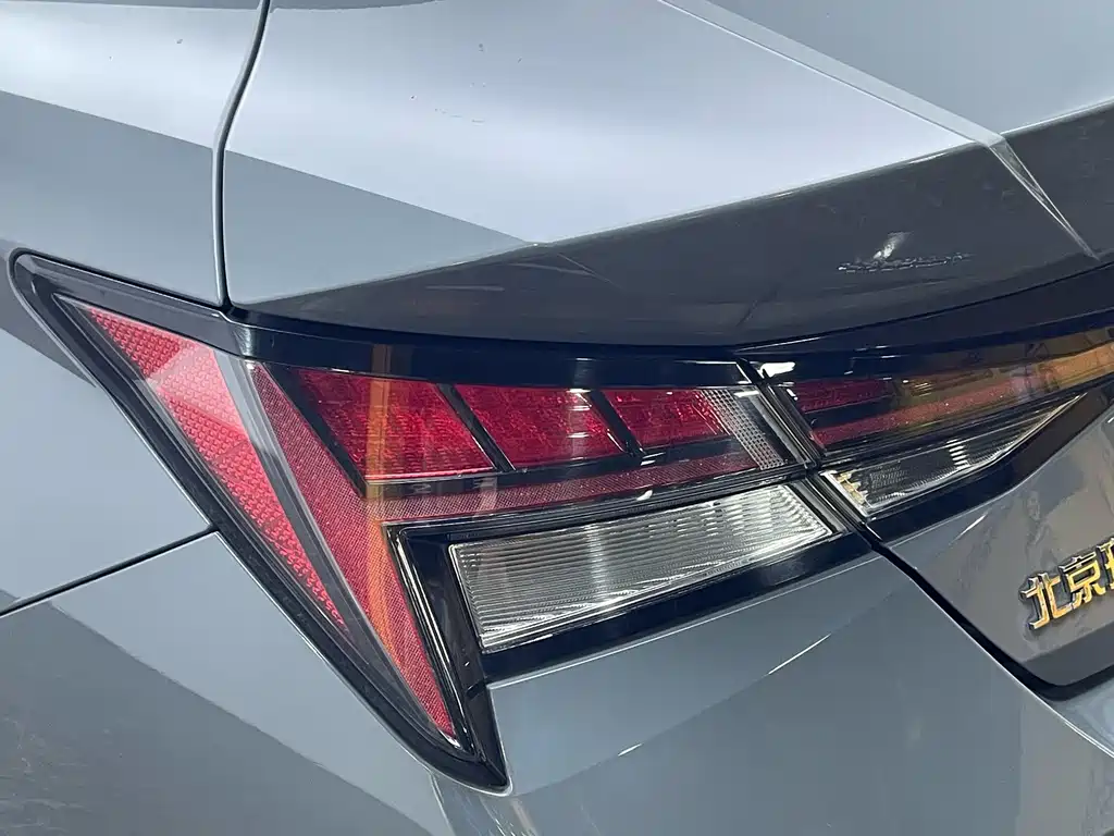 Hyundai Elantra — фото 10