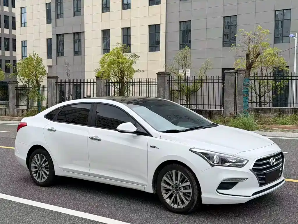 Hyundai Mistra — фото 3