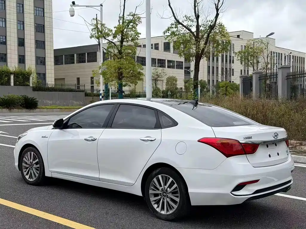 Hyundai Mistra — фото 7