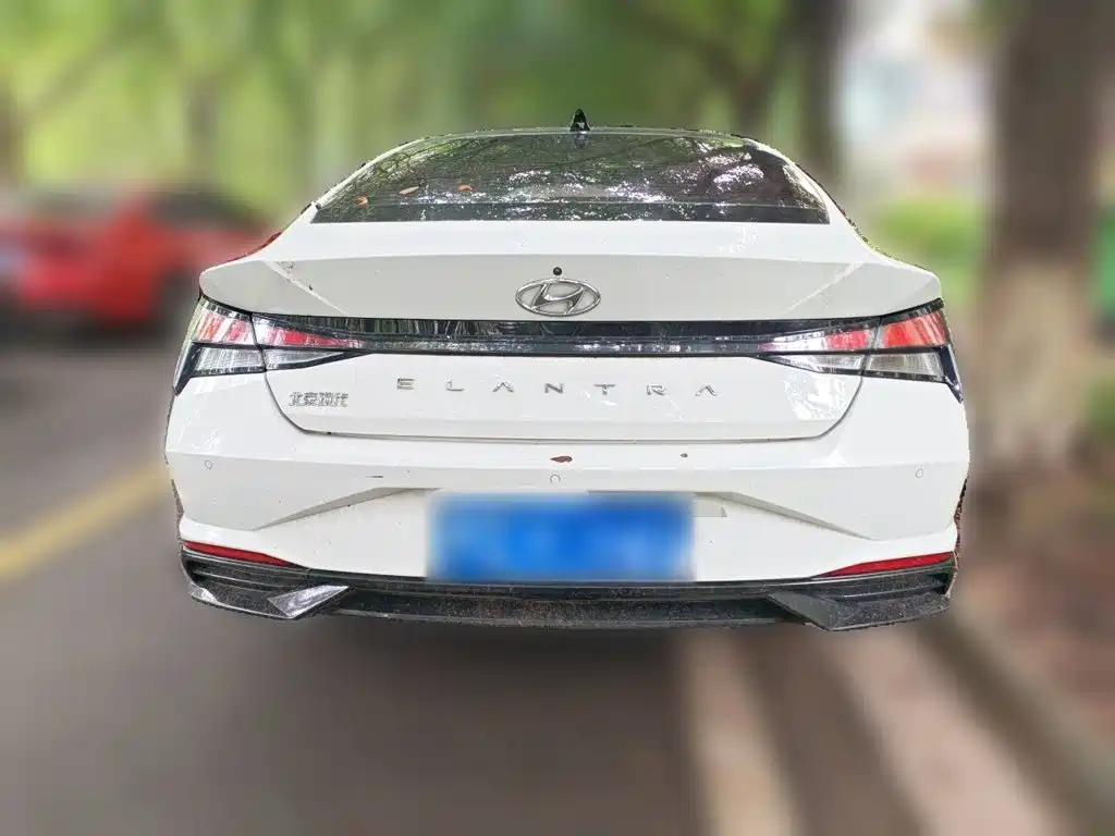Hyundai Elantra — фото 3