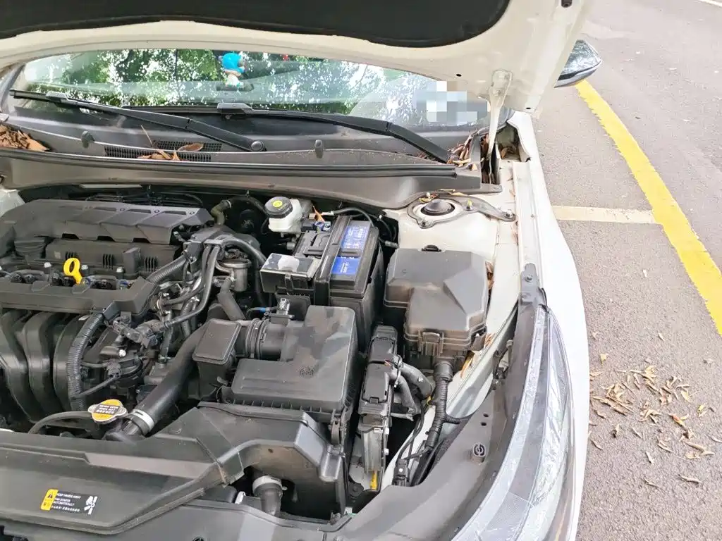 Hyundai Elantra — фото 21