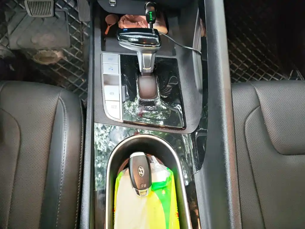 Hyundai Elantra — фото 10