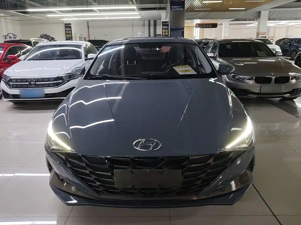 Hyundai Elantra — фото 3