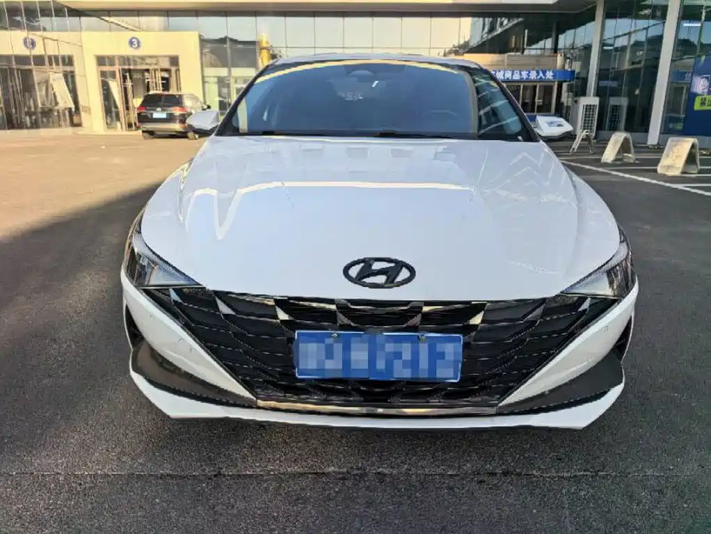 Hyundai Elantra — фото 2