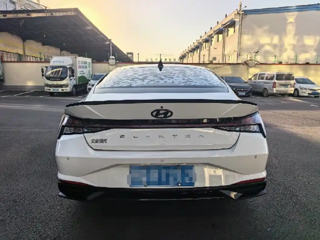 Hyundai Elantra — фото 3