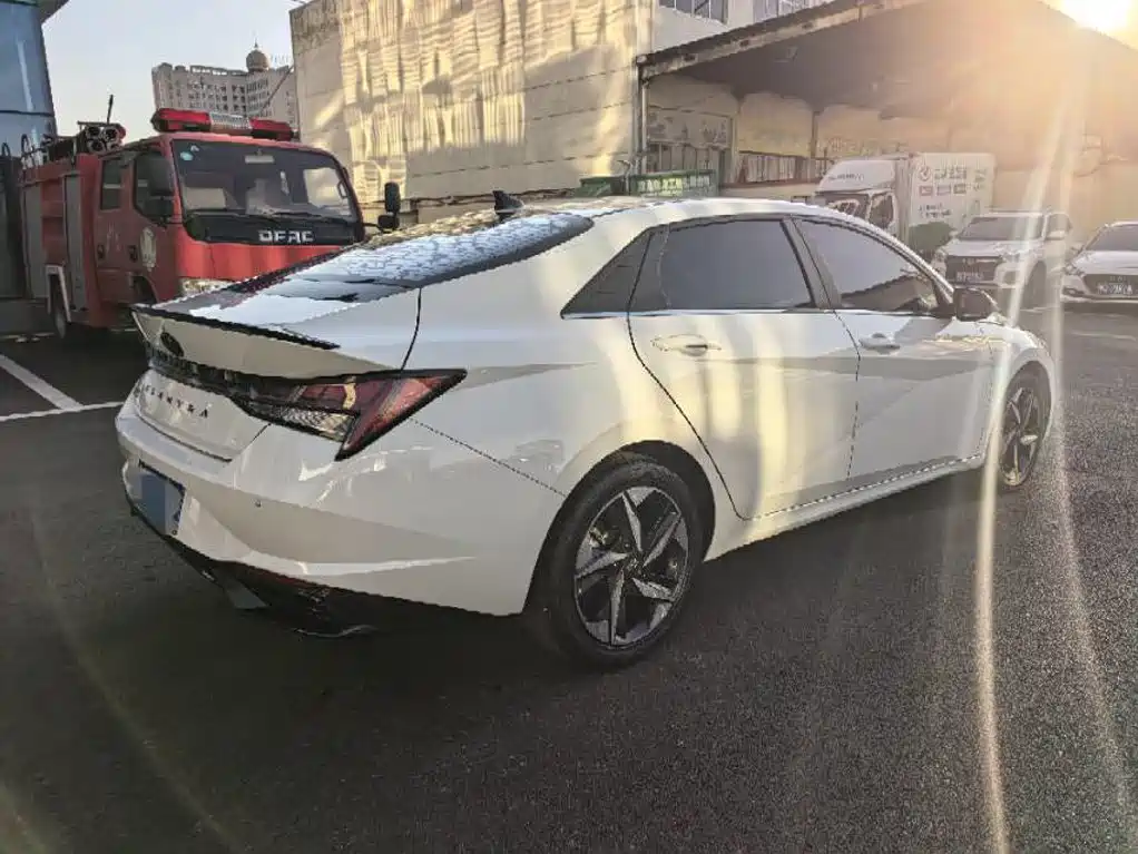 Hyundai Elantra — фото 4