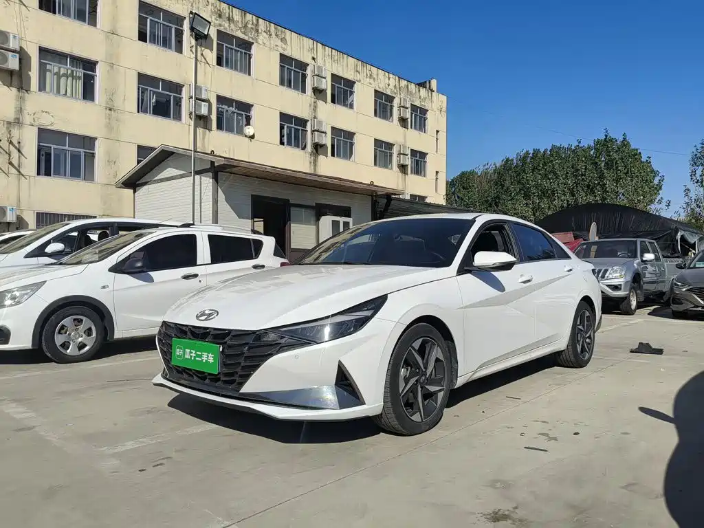 Hyundai Elantra — фото 2