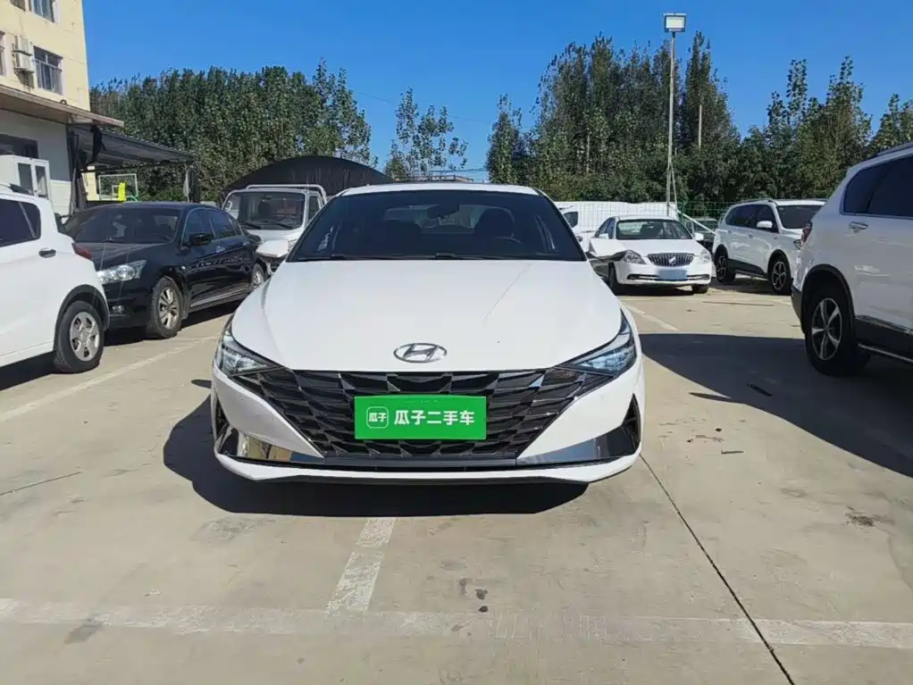 Hyundai Elantra — фото 3