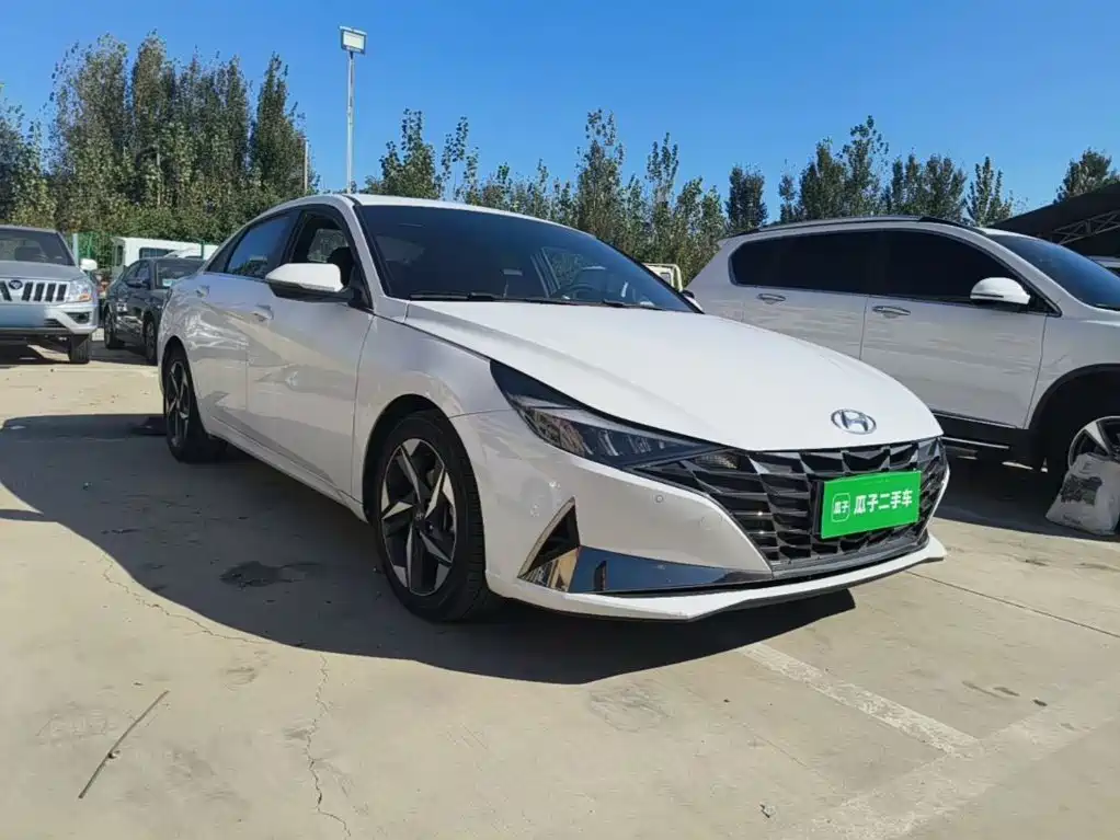 Hyundai Elantra — фото 4