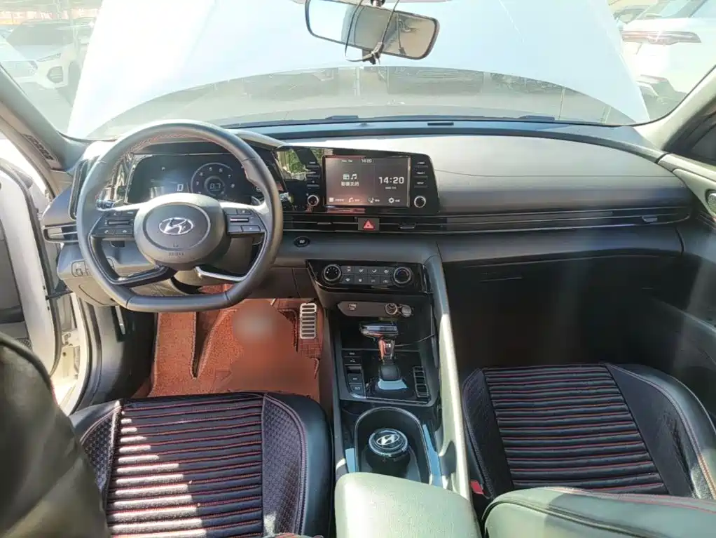 Hyundai Elantra — фото 10
