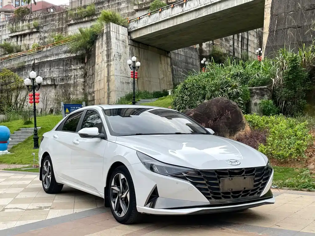 Hyundai Elantra — фото 3