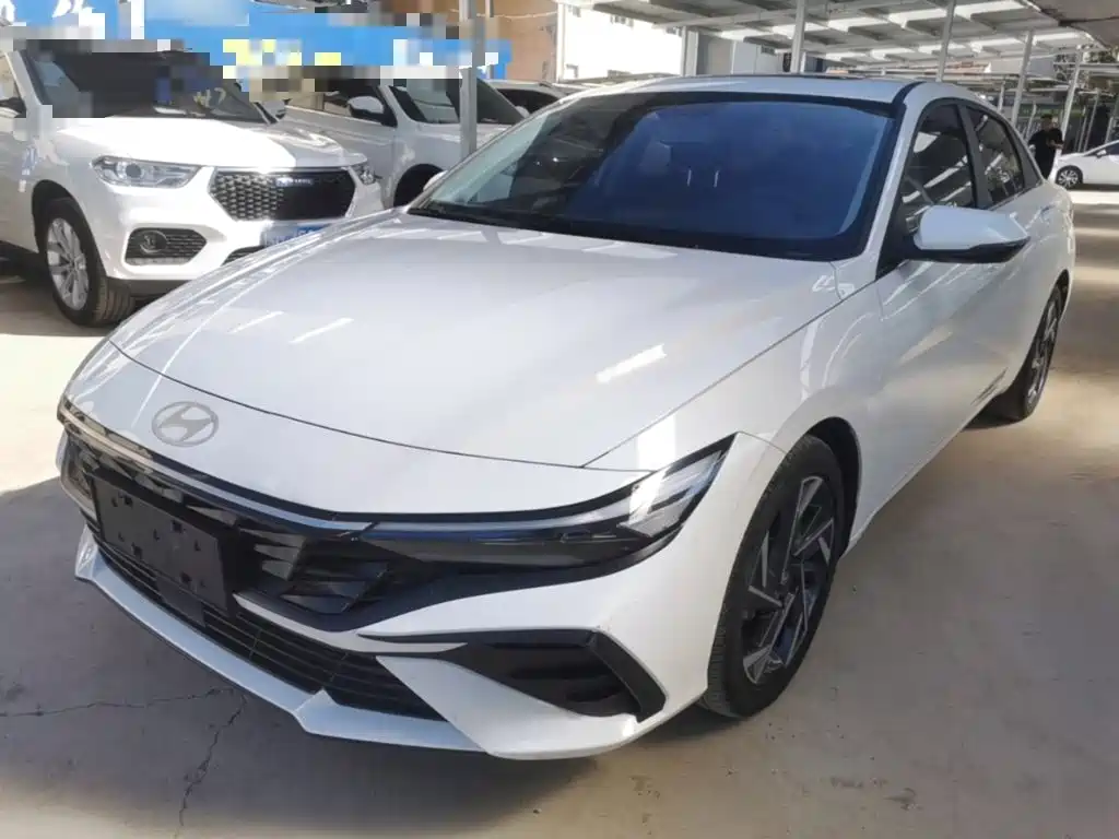 Hyundai Elantra — фото 2