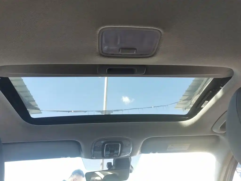 Hyundai Elantra — фото 14