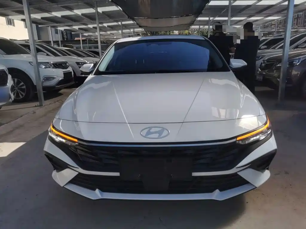 Hyundai Elantra — фото 3