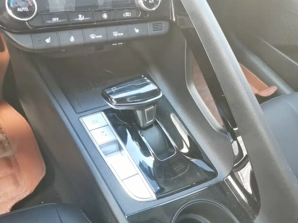 Hyundai Elantra — фото 10