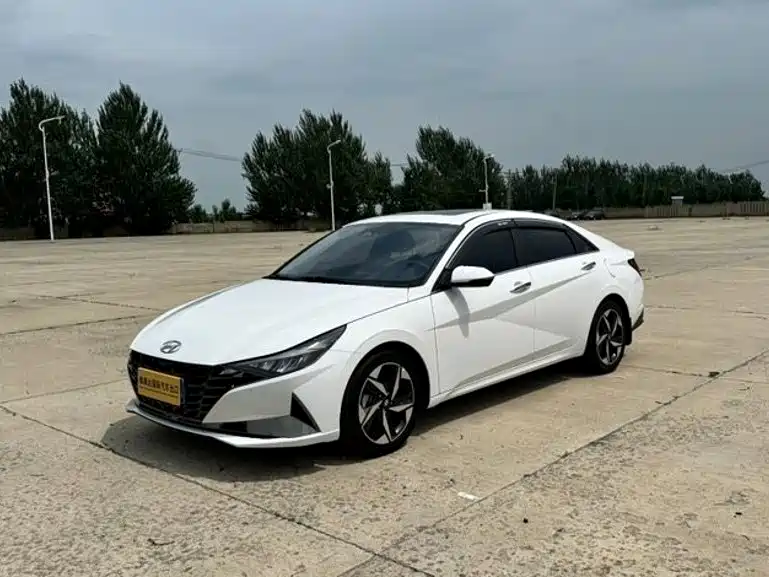 Hyundai Elantra — фото 2