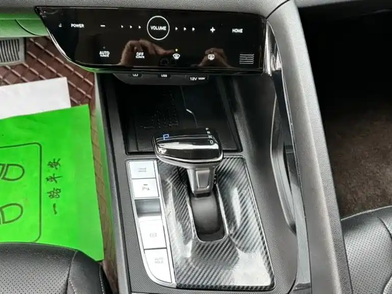 Hyundai Elantra — фото 15