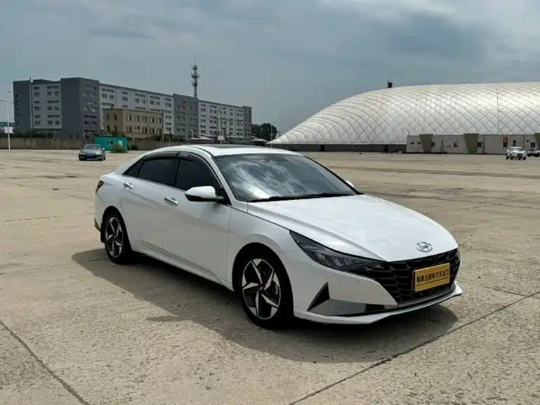 Hyundai Elantra — фото 3
