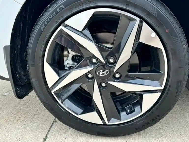 Hyundai Elantra — фото 21