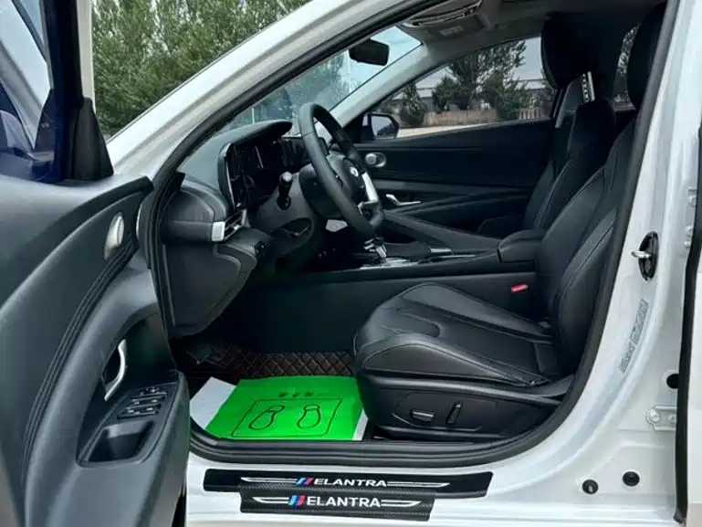 Hyundai Elantra — фото 10