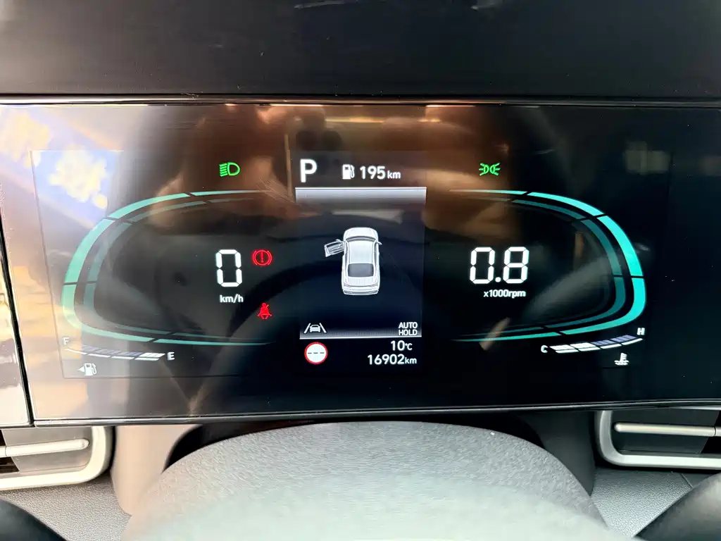Hyundai Elantra — фото 11