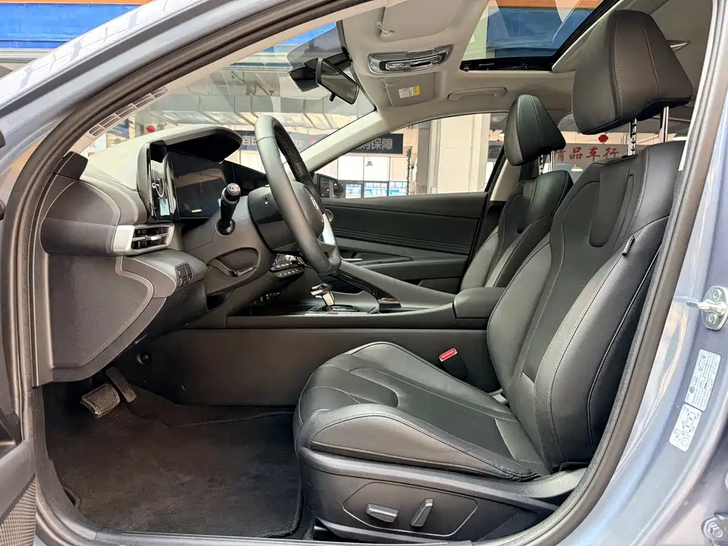 Hyundai Elantra — фото 7