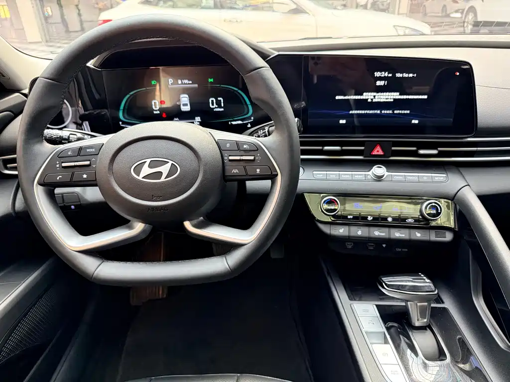 Hyundai Elantra — фото 9
