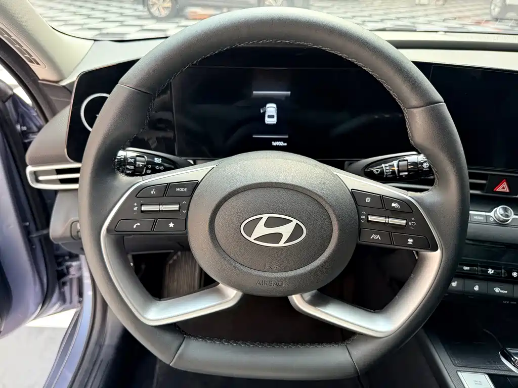Hyundai Elantra — фото 10