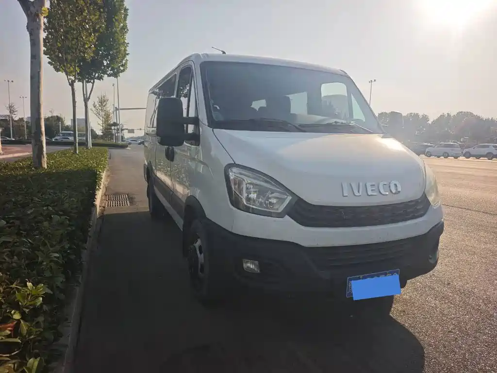 IVECO Ousheng — фото 2